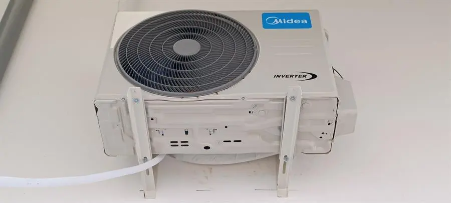 Khách hàng review Điều hòa Midea Inverter 9000 BTU MSAFA-10CRDN8 37