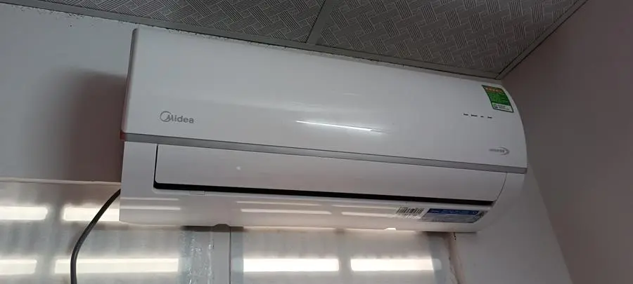 Khách hàng review Điều hòa Midea Inverter 9000 BTU MSAFA-10CRDN8 38