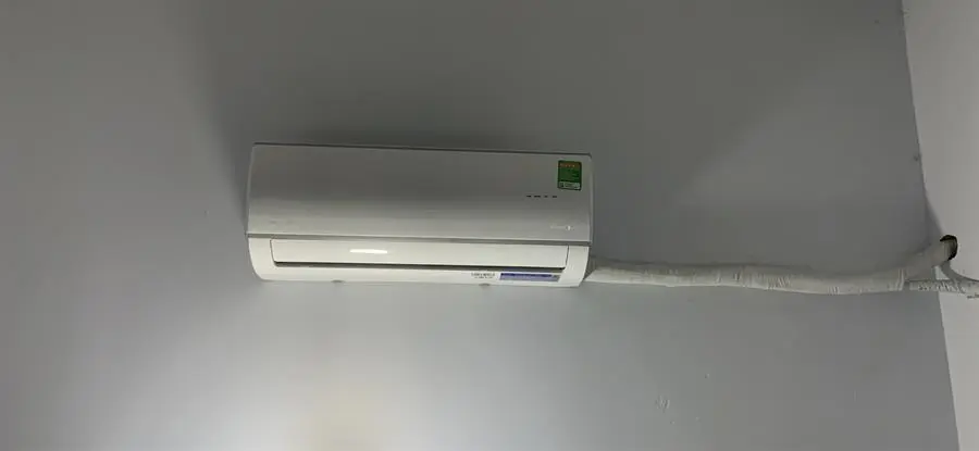 Khách hàng review Điều hòa Midea Inverter 9000 BTU MSAFA-10CRDN8 36