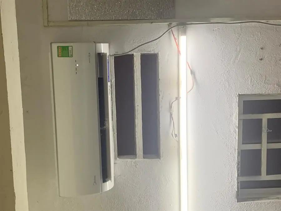 Khách hàng review Điều hòa Midea Inverter 9000 BTU MSAFA-10CRDN8 95