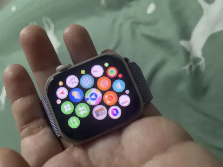 Khách hàng review Đồng hồ thông minh Apple Watch SE 2022 GPS 40mm viền nhôm dây thể thao 13
