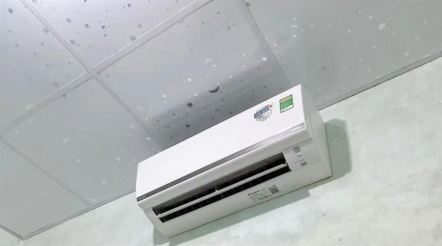 Khách hàng review Điều hòa Daikin Inverter 8500 BTU FTKB25WMVMV 18