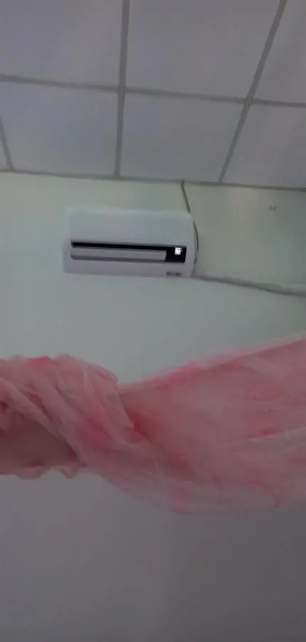 Khách hàng review Máy lạnh Samsung Wind-Free Inverter 1 HP AR10CYFAAWKNSV 21
