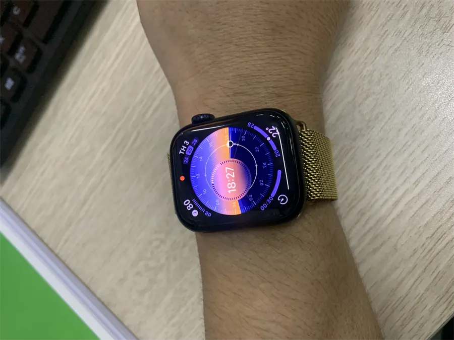 Khách hàng review Đồng hồ thông minh Apple Watch Series 8 GPS 41mm viền nhôm dây thể thao 2