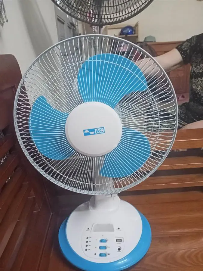 Khách hàng review Quạt sạc điện AC 3 cánh ARF03D123 30W 18