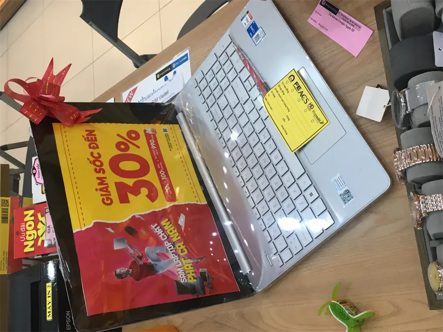 Khách hàng review Laptop HP 15s fq5078TU i5 1235U/8GB/512GB/Win11 (6K798PA) 4