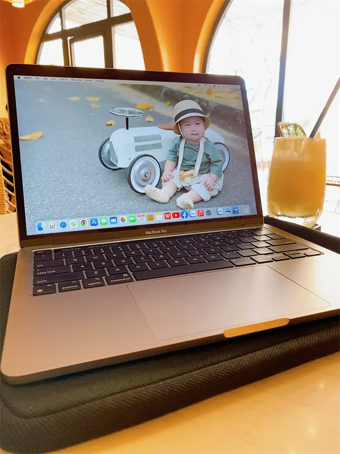 Khách hàng review Laptop Apple MacBook Pro 13 inch M2 2022 8-core CPU/8GB/256GB/10-core GPU (MNEP3SA/A) 1