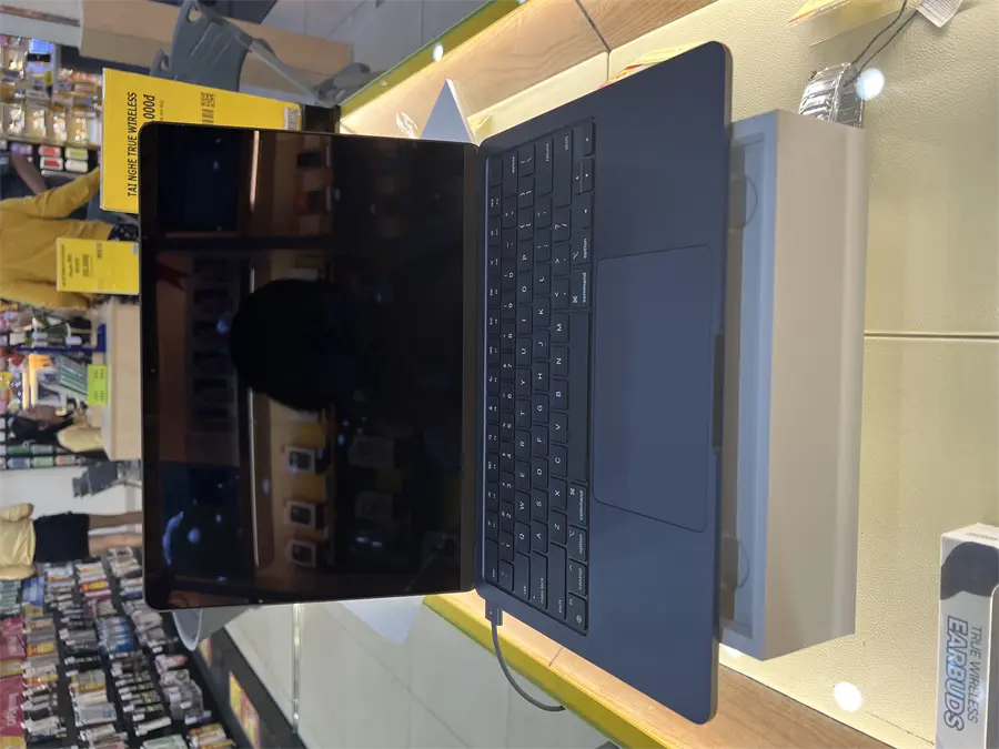 Khách hàng review Laptop MacBook Air 13 inch M2 16GB/512GB/10GPU 1
