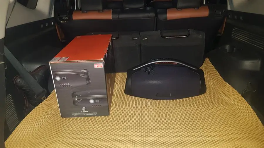 Khách hàng review Loa Bluetooth JBL Boombox 3 8