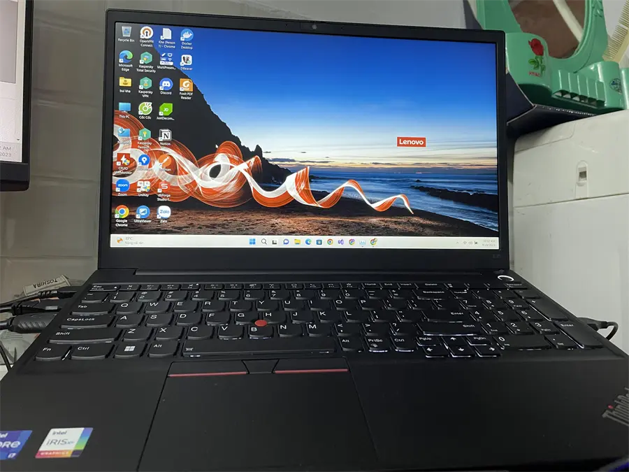 Khách hàng review Laptop Lenovo ThinkPad E15 Gen 4 i7 1260P/16GB/512GB/Win11 (21E600CPVN) 3
