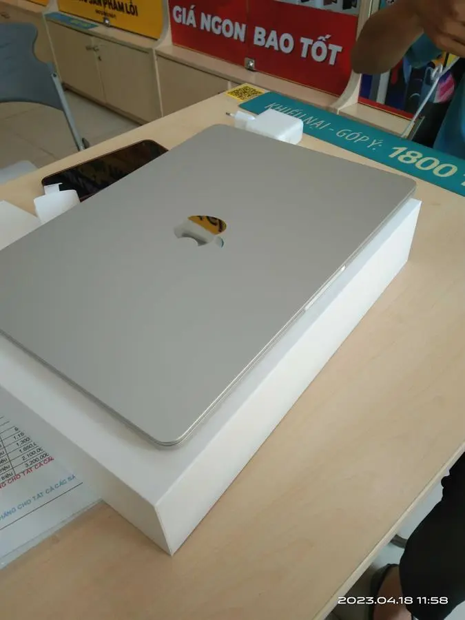 Khách hàng review Laptop Apple MacBook Air 13 inch M2 8GB/256GB (MLXW3SA/A) 7