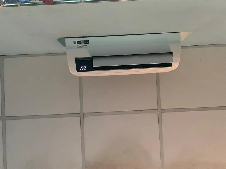 Khách hàng review Máy lạnh Samsung Wind-Free Inverter 1 HP AR10CYFAAWKNSV 17