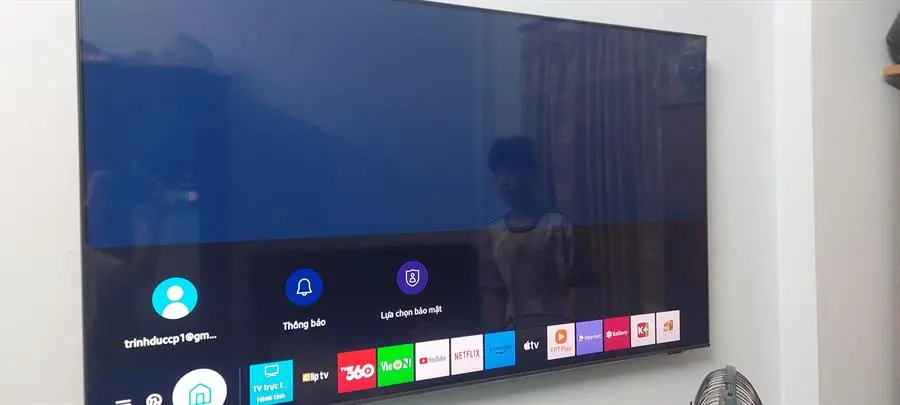 Khách hàng review Smart Tivi Samsung 4K Crystal UHD 65 inch UA65AU8100 13