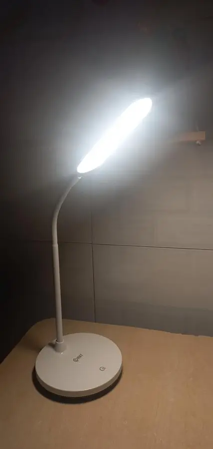Khách hàng review Đèn bàn sạc Comet CT175 4