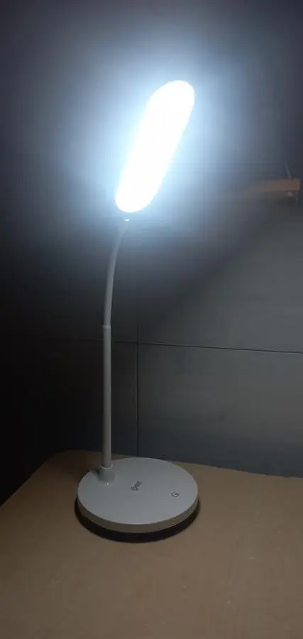 hách hàng review Đèn bàn sạc Comet CT175 6