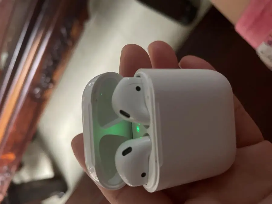 Khách hàng review Tai nghe Bluetooth AirPods 2 Lightning Charge Apple MV7N2 15