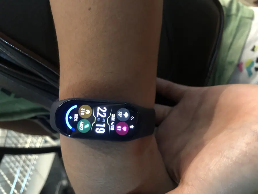 Khách hàng review Vòng đeo tay thông minh Mi Band 7 Đen 5