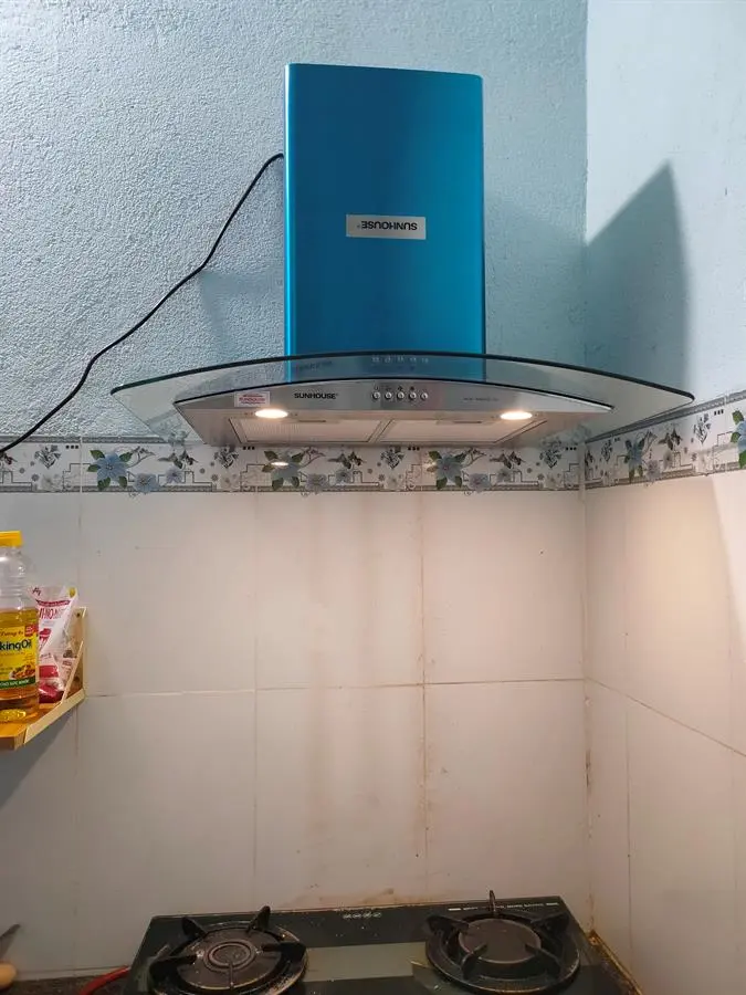 Khách hàng review Máy hút mùi kính cong Sunhouse SHB6629 70C 1