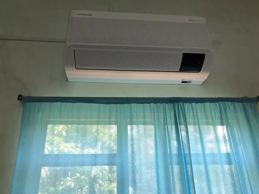 Khách hàng review Máy lạnh Samsung Wind-Free Inverter 1 HP AR10CYHAAWKNSV 9