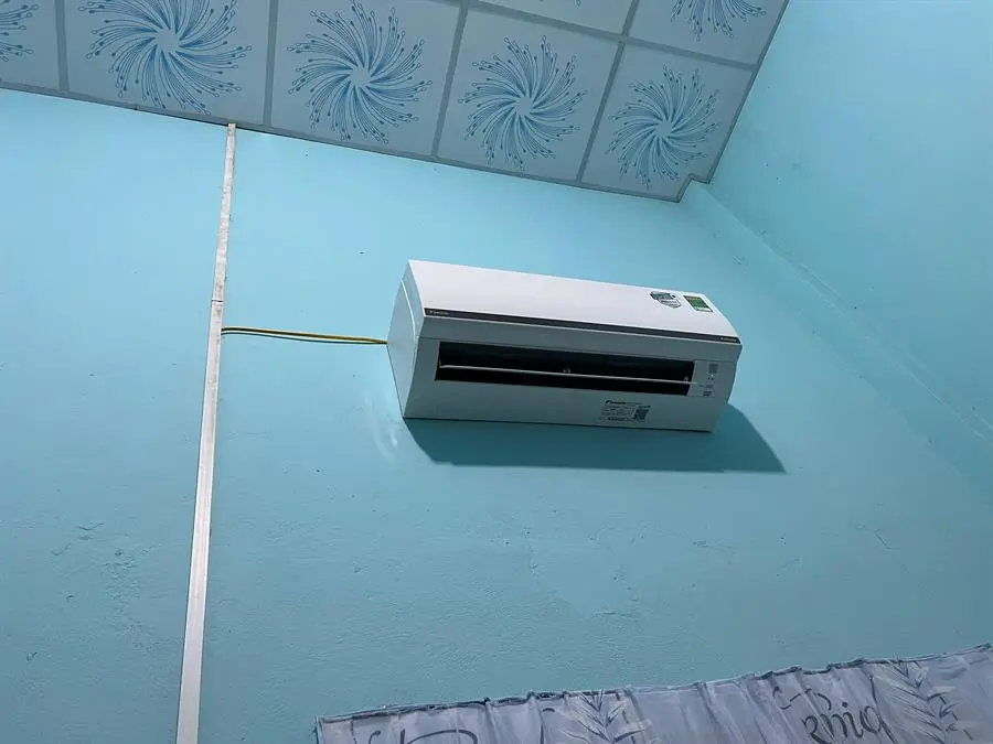 Khách hàng review Điều hòa Daikin Inverter 8500 BTU FTKB25WMVMV 11