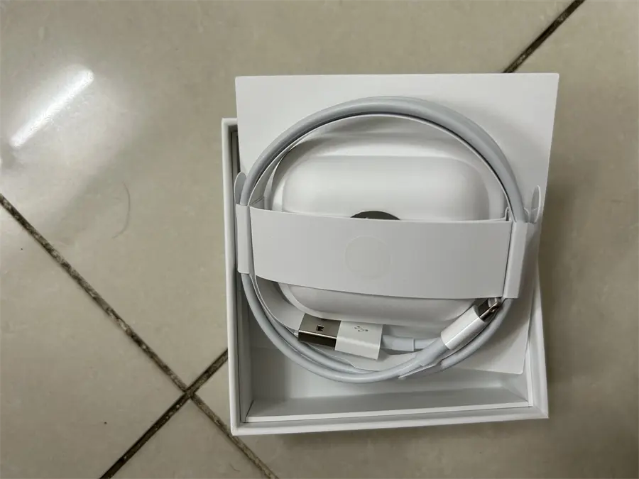 Khách hàng review Tai nghe Bluetooth AirPods 2 Lightning Charge Apple MV7N2 12