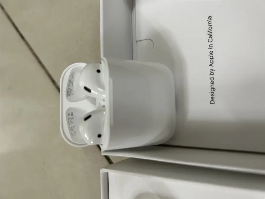 Khách hàng review Tai nghe Bluetooth AirPods 2 Lightning Charge Apple MV7N2 13
