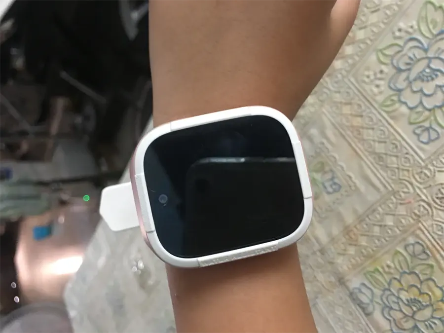 Khách hàng review Đồng hồ định vị trẻ em Kidcare S6 4G Xanh Dorablue 5