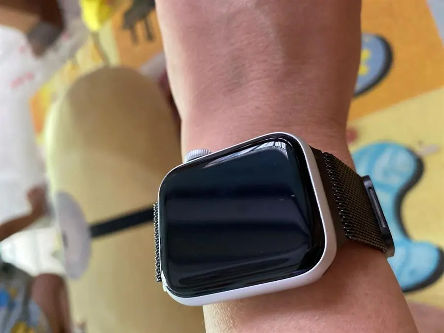 Khách hàng review Đồng hồ thông minh Apple Watch SE 2022 GPS 40mm viền nhôm dây thể thao 12