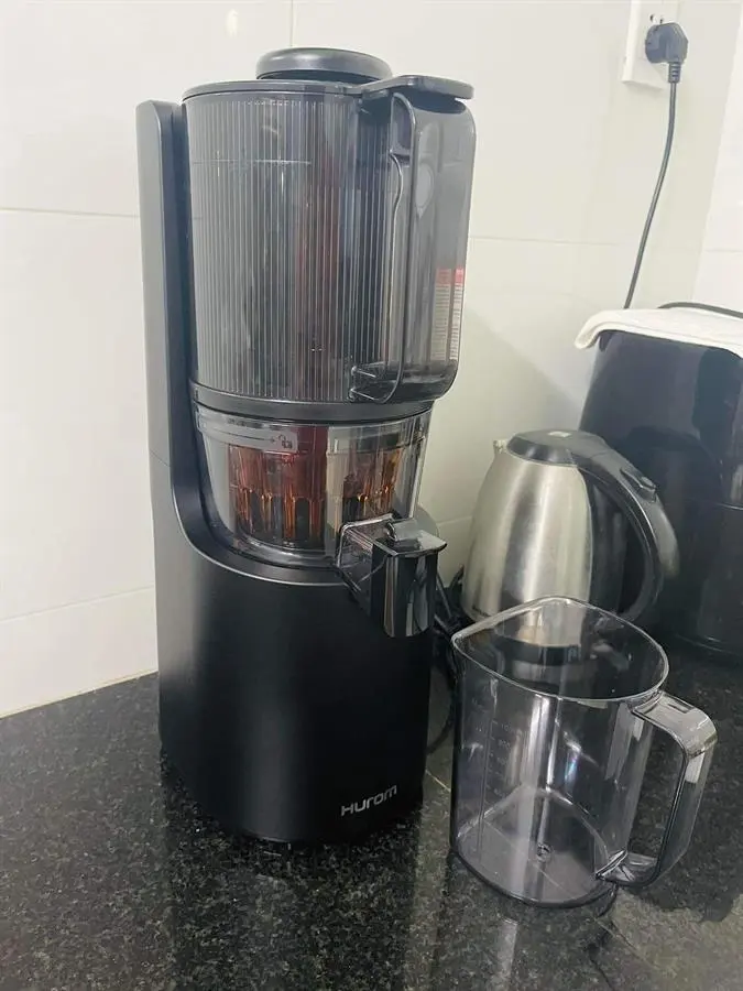 Khách hàng review Máy ép chậm Hurom H200-BBE 1