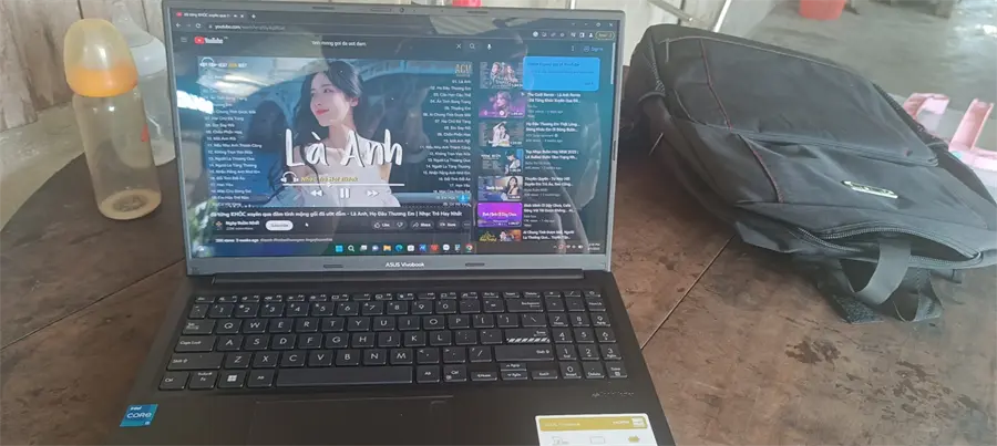 Khách hàng review Laptop Asus Vivobook 15 OLED A1505VA i5 13500H/8GB/512GB/Win11 (L1052W) 5