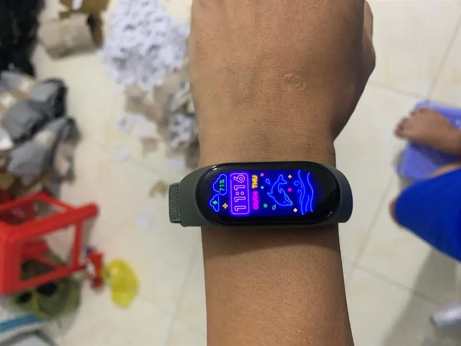 Khách hàng review Vòng đeo tay thông minh Mi Band 7 Đen 4