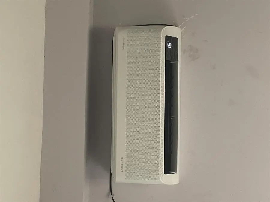 Khách hàng review Máy lạnh Samsung Wind-Free Inverter 1 HP AR10CYHAAWKNSV 8
