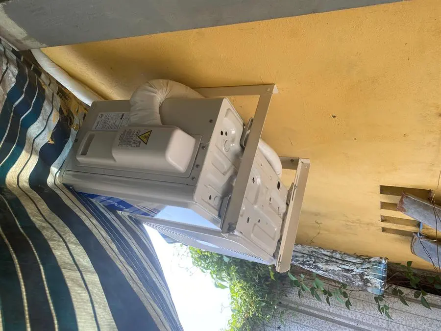 Khách hàng review Máy lạnh Aqua Inverter 1 HP AQA-RUV10RB 6