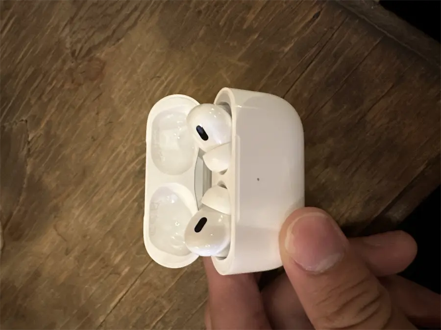 Khách hàng review Tai nghe Bluetooth AirPods Pro (2nd Gen) MagSafe Charge (Lightning) Apple MQD83 11