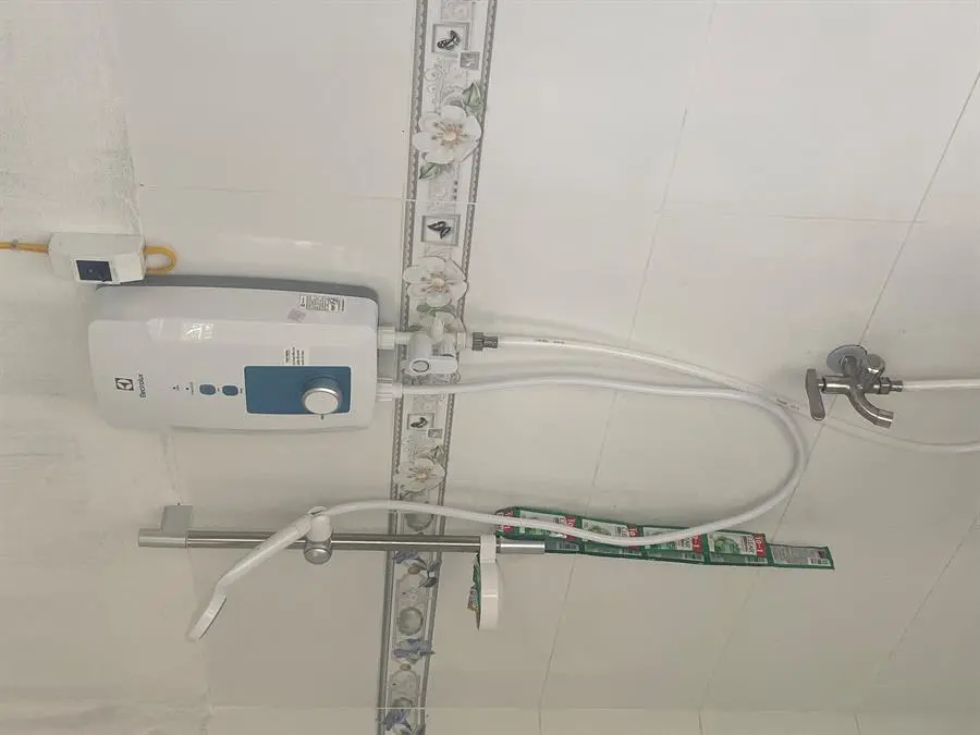Khách hàng review Máy nước nóng trực tiếp Electrolux 4500W EWE451GX-DWB 4