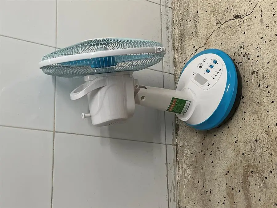 Khách hàng review Quạt sạc điện AC 3 cánh ARF03D123 30W 15