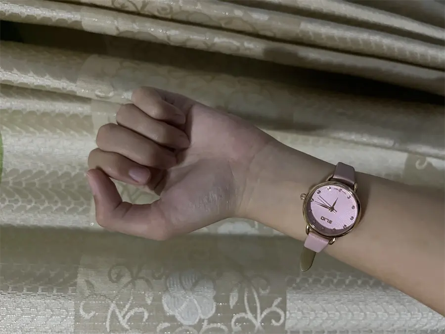 Khách hàng review Đồng hồ ELIO 27 mm Nữ EL118-03 1