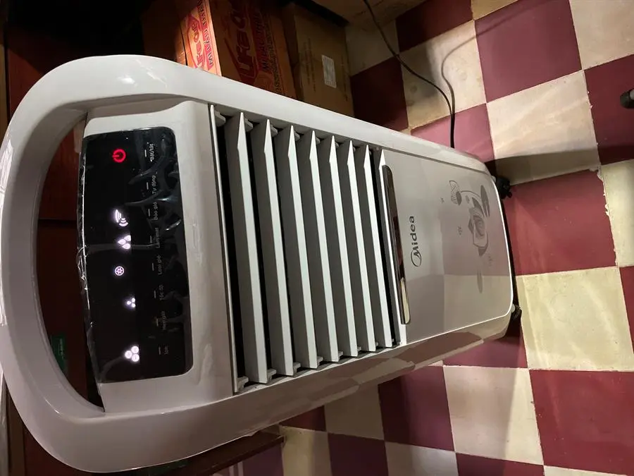 Khách hàng review Quạt điều hòa Midea AC200-19WV 100W 3