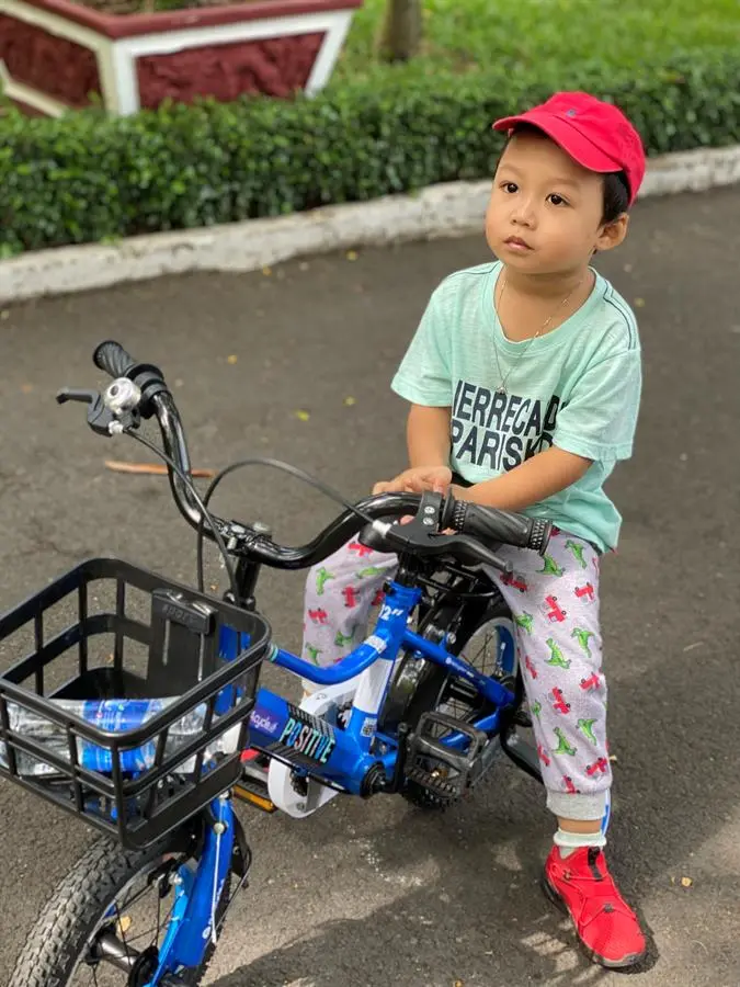 Khách hàng review Xe Đạp Trẻ Em Unisex AVACycle Star Vein 12 inch 1