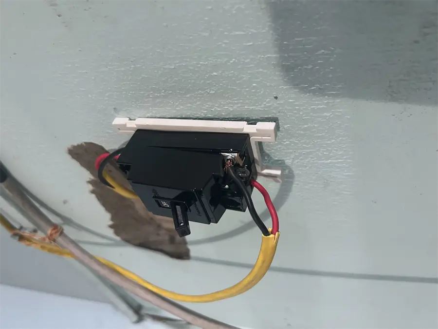 Khách hàng review Điều hòa Samsung Wind-Free Inverter 12000 BTU AR13CYHAAWKNSV 2