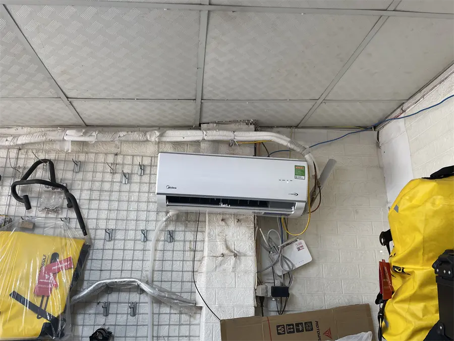 Khách hàng review Điều hòa Midea Inverter 9000 BTU MSAFA-10CRDN8 21