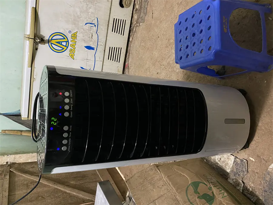 Khách hàng review Quạt điều hòa Comfee CF-AC12AR 100W 5