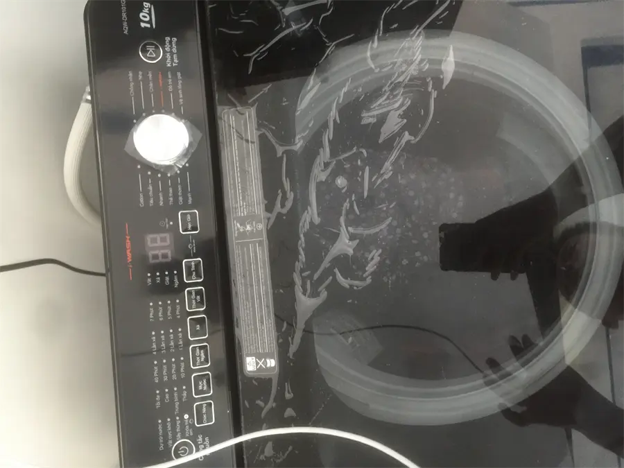 Khách hàng review Máy giặt Aqua Inverter 10 KG AQW-DR101GT BK 6
