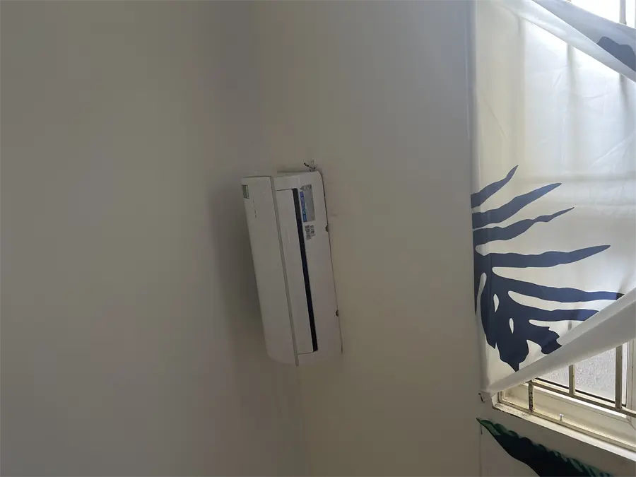 Khách hàng review Điều hòa Midea Inverter 9000 BTU MSAFA-10CRDN8 17