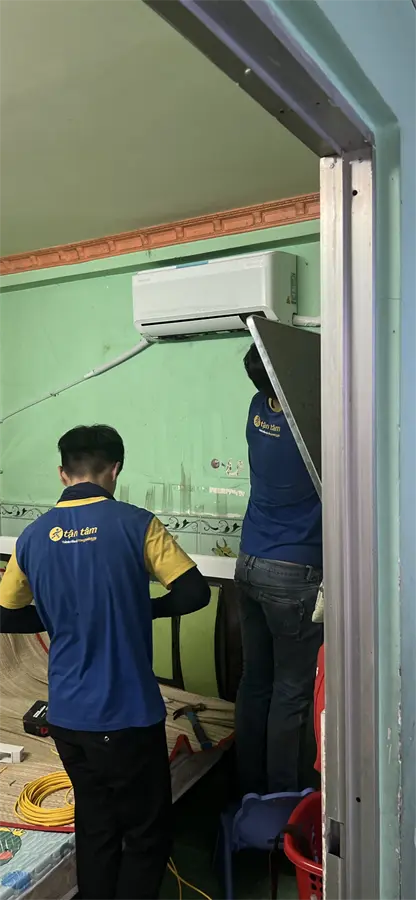 Khách hàng review Máy lạnh Samsung Wind-Free Inverter 1 HP AR10CYFAAWKNSV 15