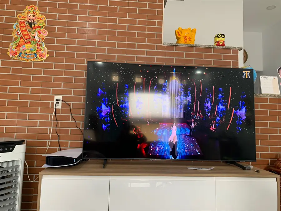 Khách hàng review Smart Tivi Samsung 4K Crystal UHD 70 inch UA70AU8100 1