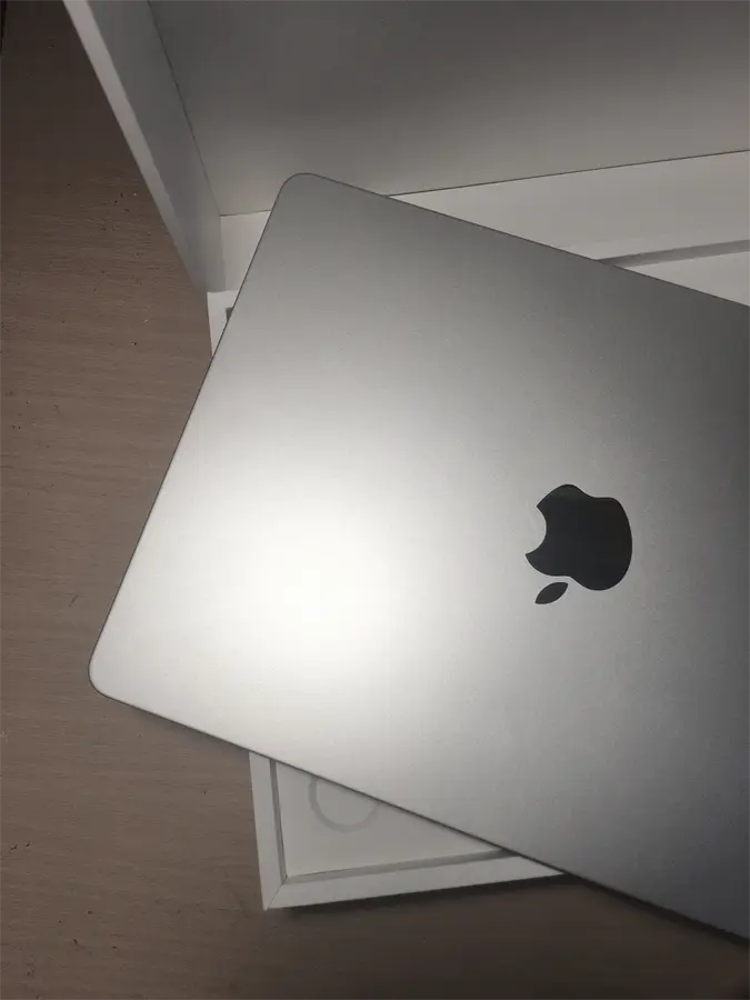Khách hàng review Laptop Apple MacBook Air 13 inch M2 8GB/256GB (MLXW3SA/A) 6