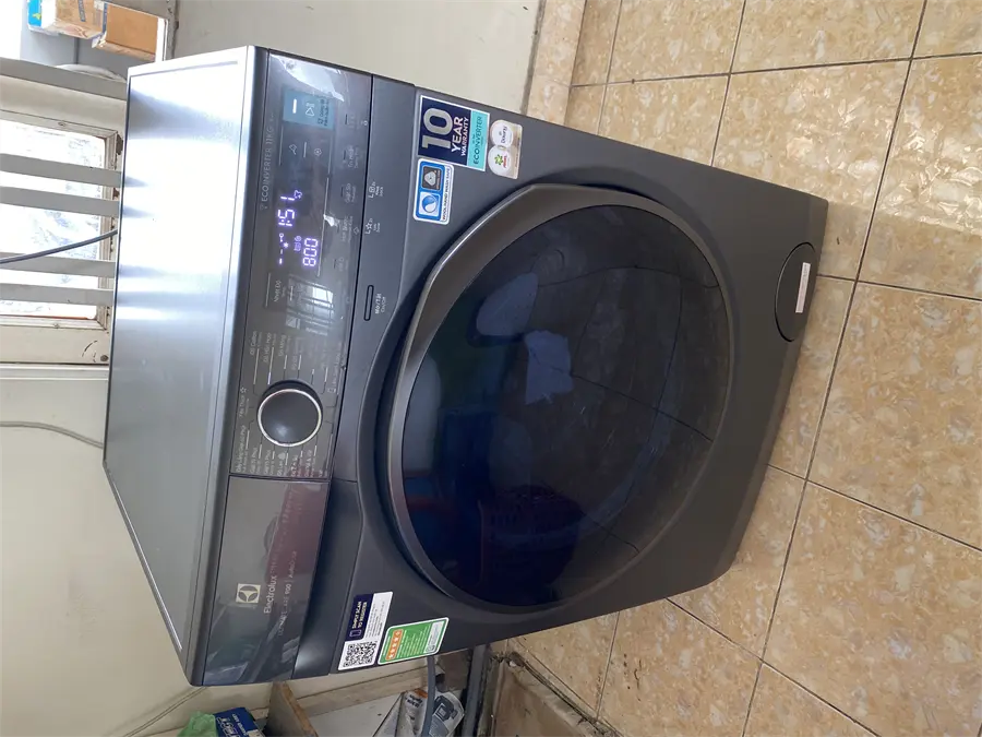Khách hàng review Máy giặt Electrolux UltimateCare 900 Inverter 11 kg EWF1141R9SB 8