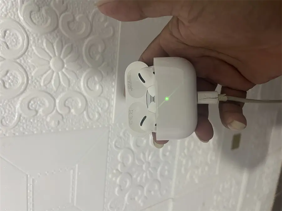 Khách hàng review Tai nghe Bluetooth AirPods Pro MagSafe Charge Apple MLWK3 4