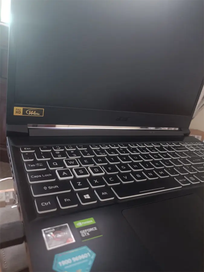 Khách hàng review Laptop Acer Nitro 5 Gaming AN515 45 R6EV R5 5600H/8GB/512GB/144Hz/4GB GTX1650/Win11 (NH.QBMSV.006) 3